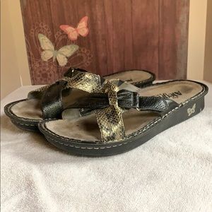 Algeria Violet Sandals